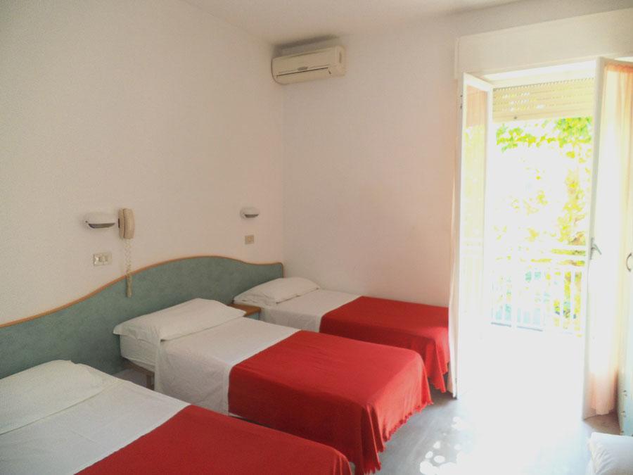 Hotel Luna Rossa リミニ エクステリア 写真